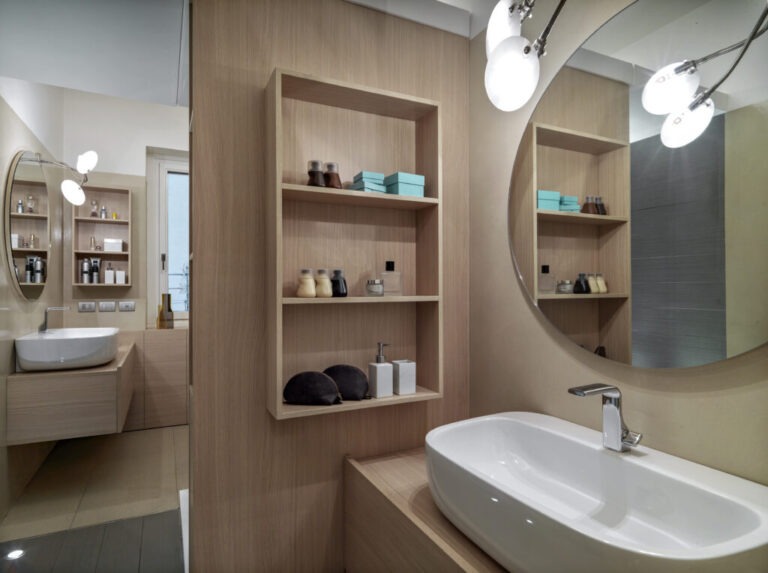 foreground of a counter top washbasin in hte modern bahtroom wit