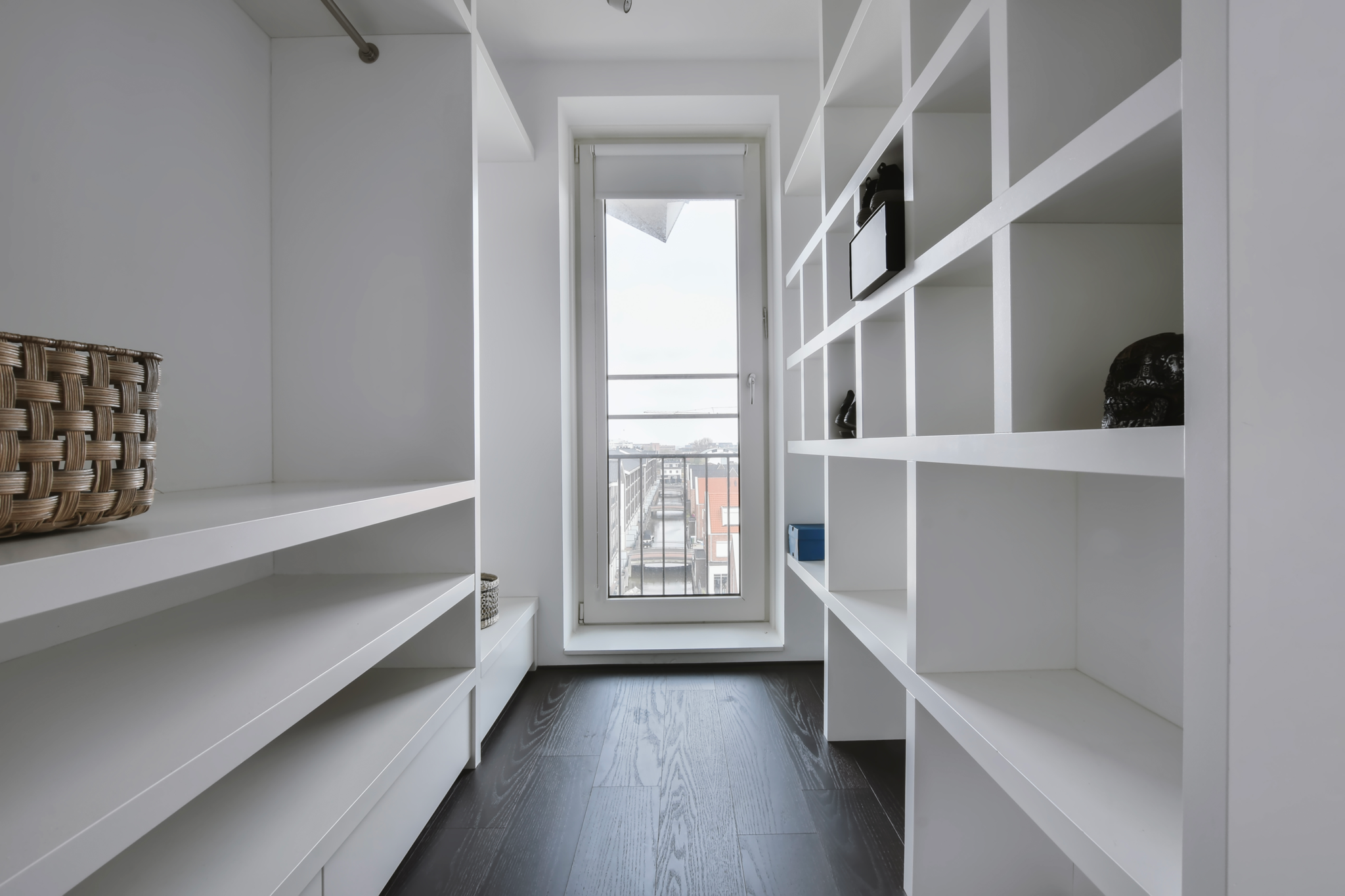 stylish-room-design-storage-space